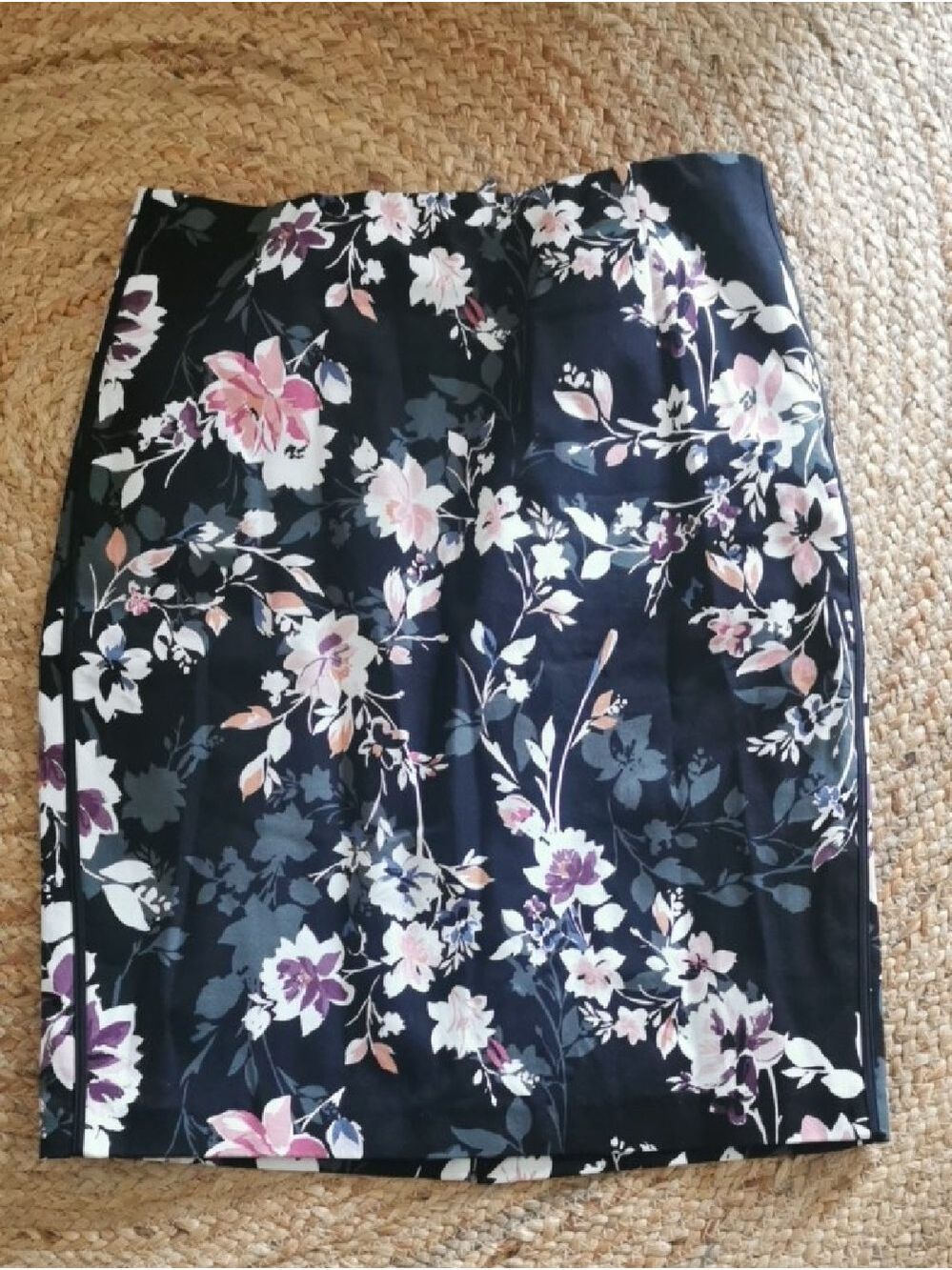 WHITEHOUSE BLACK MARKET Floral Midi Careerwear Skirt. Size 10